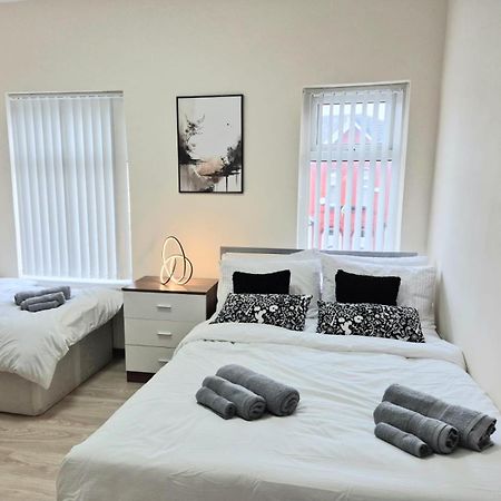 Rooms In Manchester 6 Minutes Drive To Victoria Station Exteriör bild