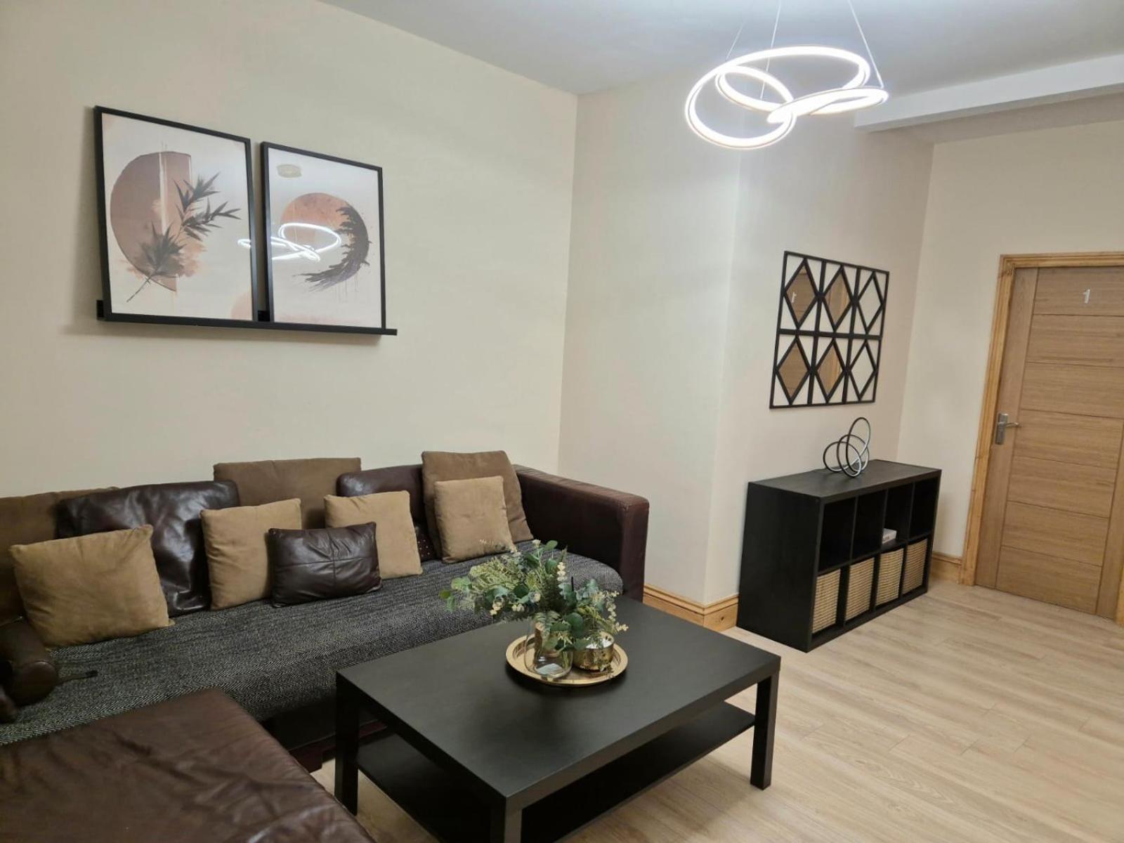 Rooms In Manchester 6 Minutes Drive To Victoria Station Exteriör bild