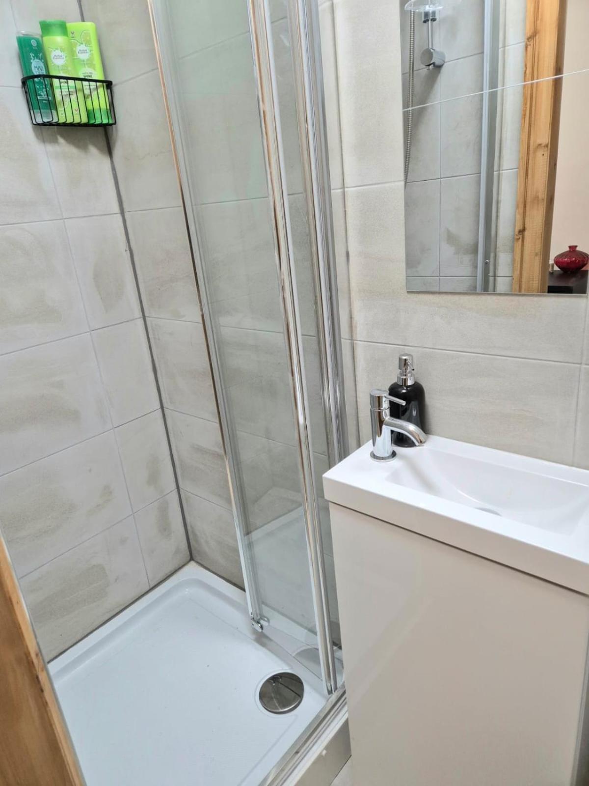 Rooms In Manchester 6 Minutes Drive To Victoria Station Exteriör bild