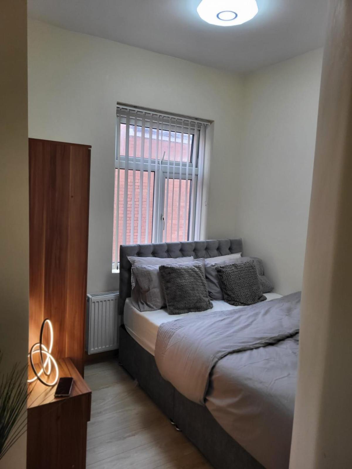 Rooms In Manchester 6 Minutes Drive To Victoria Station Exteriör bild