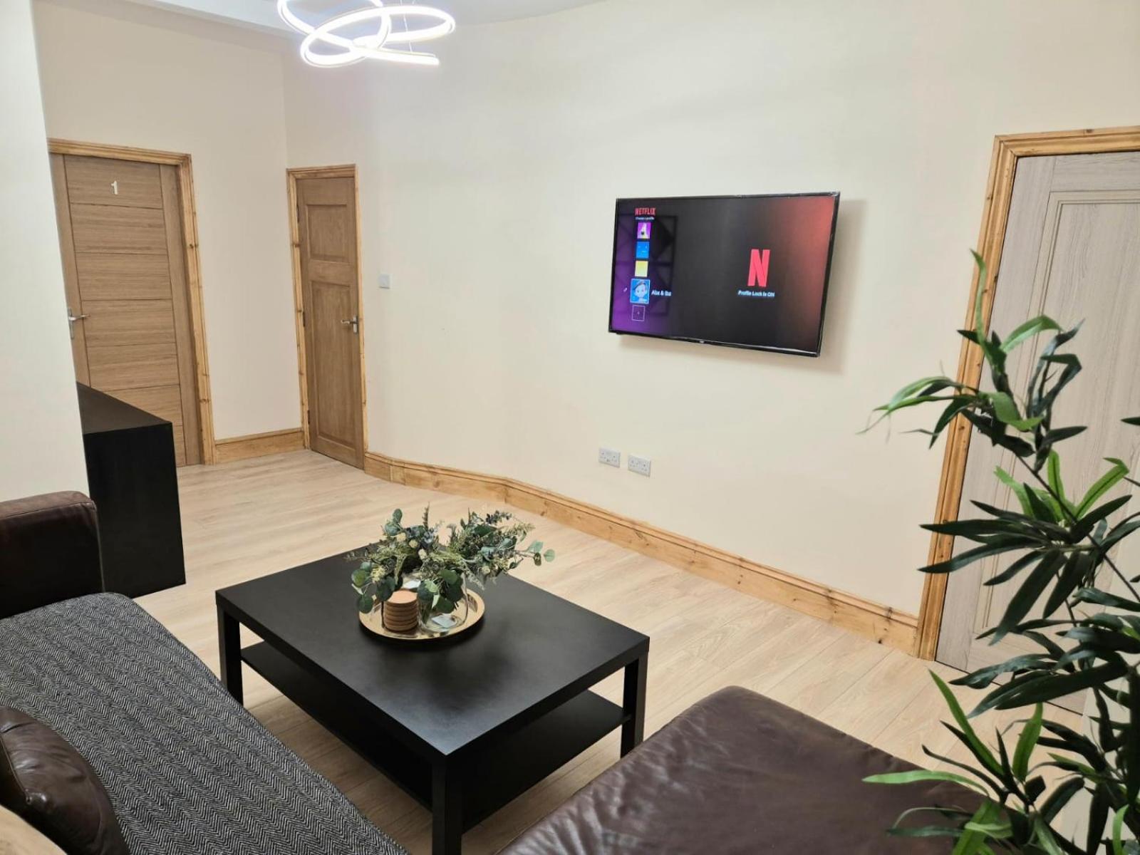 Rooms In Manchester 6 Minutes Drive To Victoria Station Exteriör bild