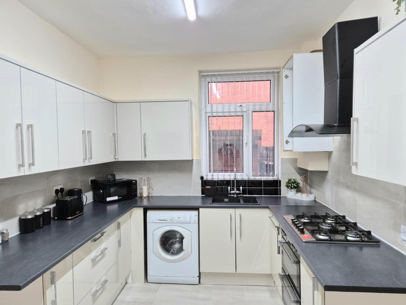 Rooms In Manchester 6 Minutes Drive To Victoria Station Exteriör bild