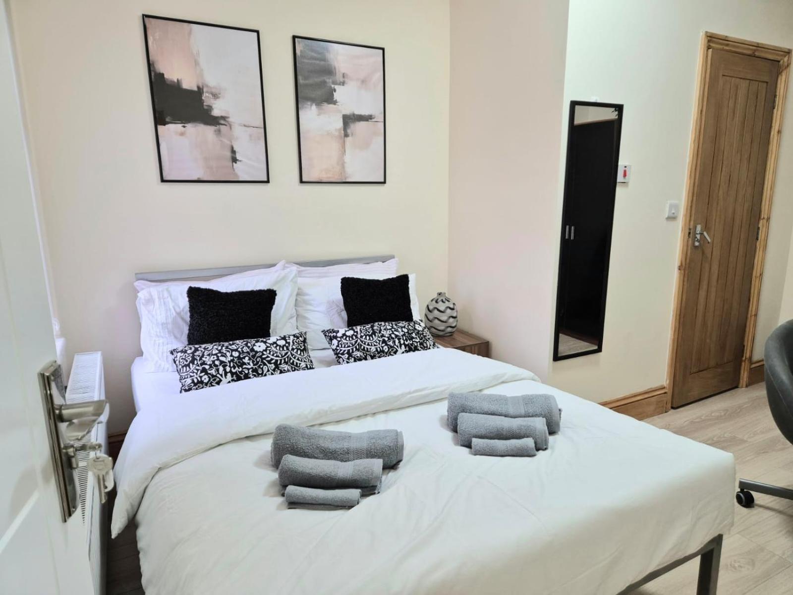 Rooms In Manchester 6 Minutes Drive To Victoria Station Exteriör bild
