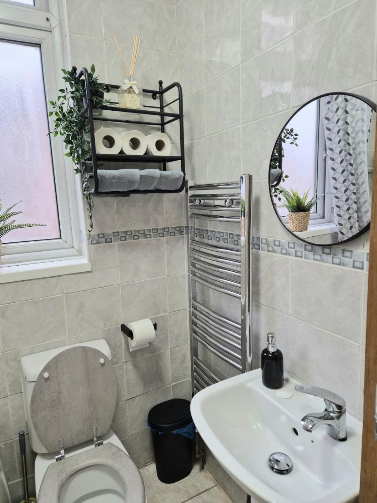 Rooms In Manchester 6 Minutes Drive To Victoria Station Exteriör bild