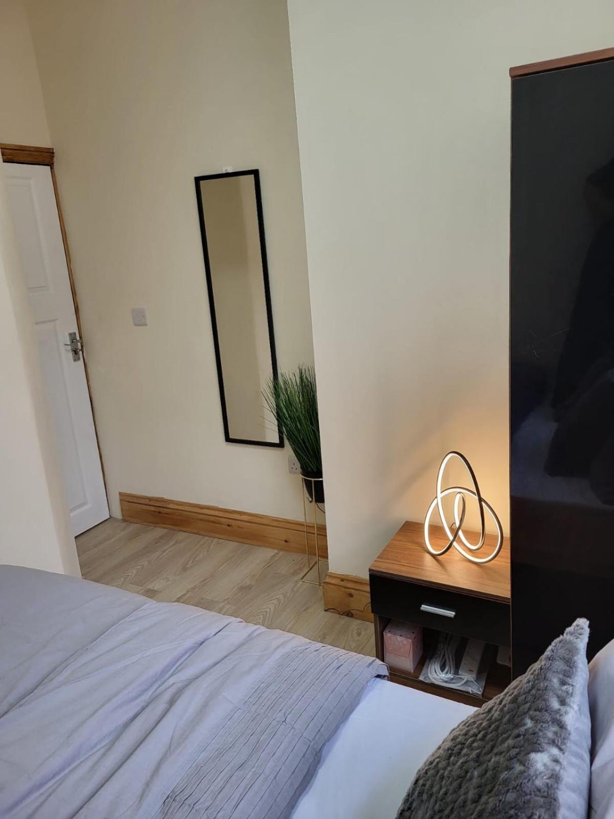 Rooms In Manchester 6 Minutes Drive To Victoria Station Exteriör bild