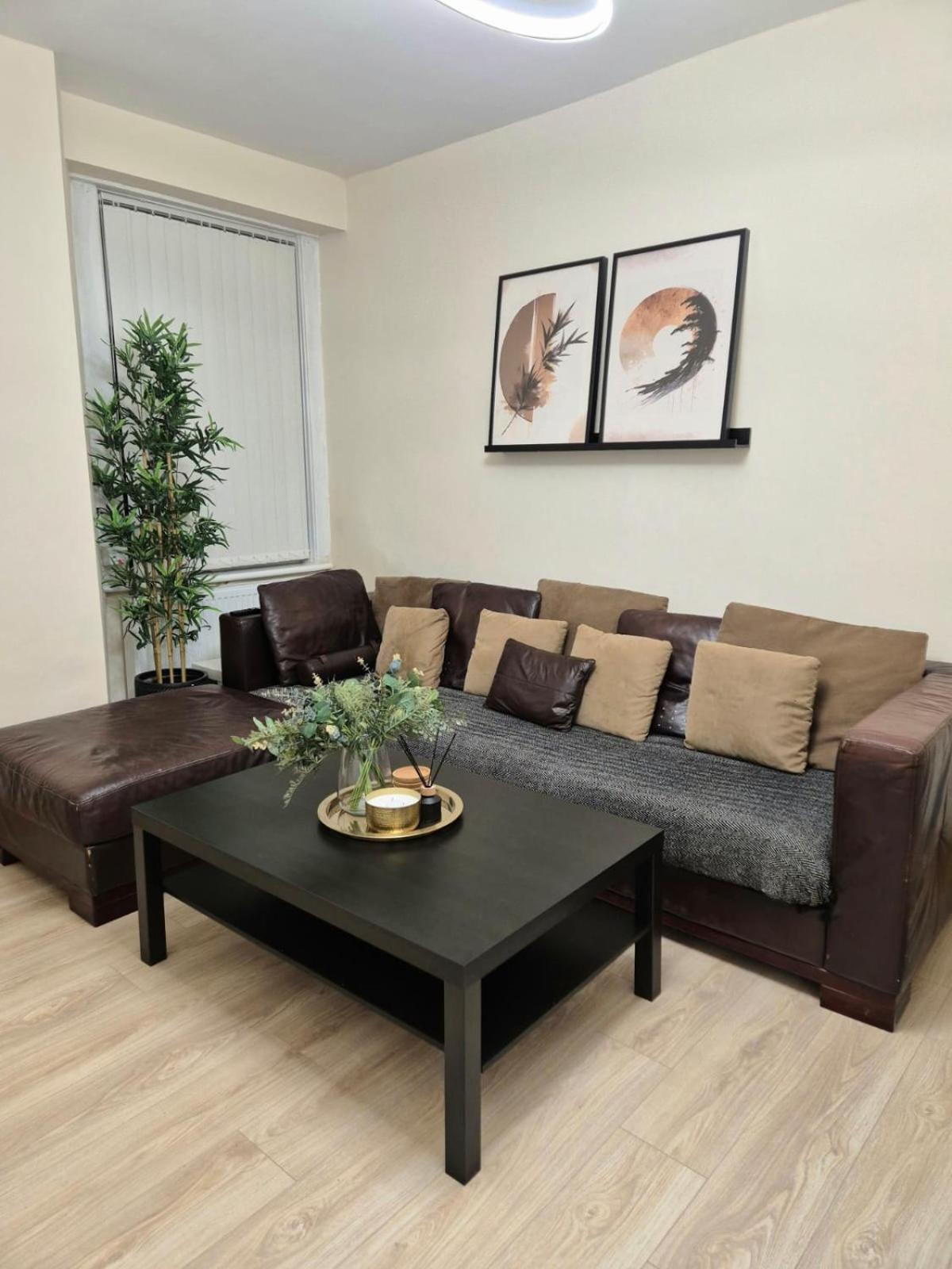 Rooms In Manchester 6 Minutes Drive To Victoria Station Exteriör bild