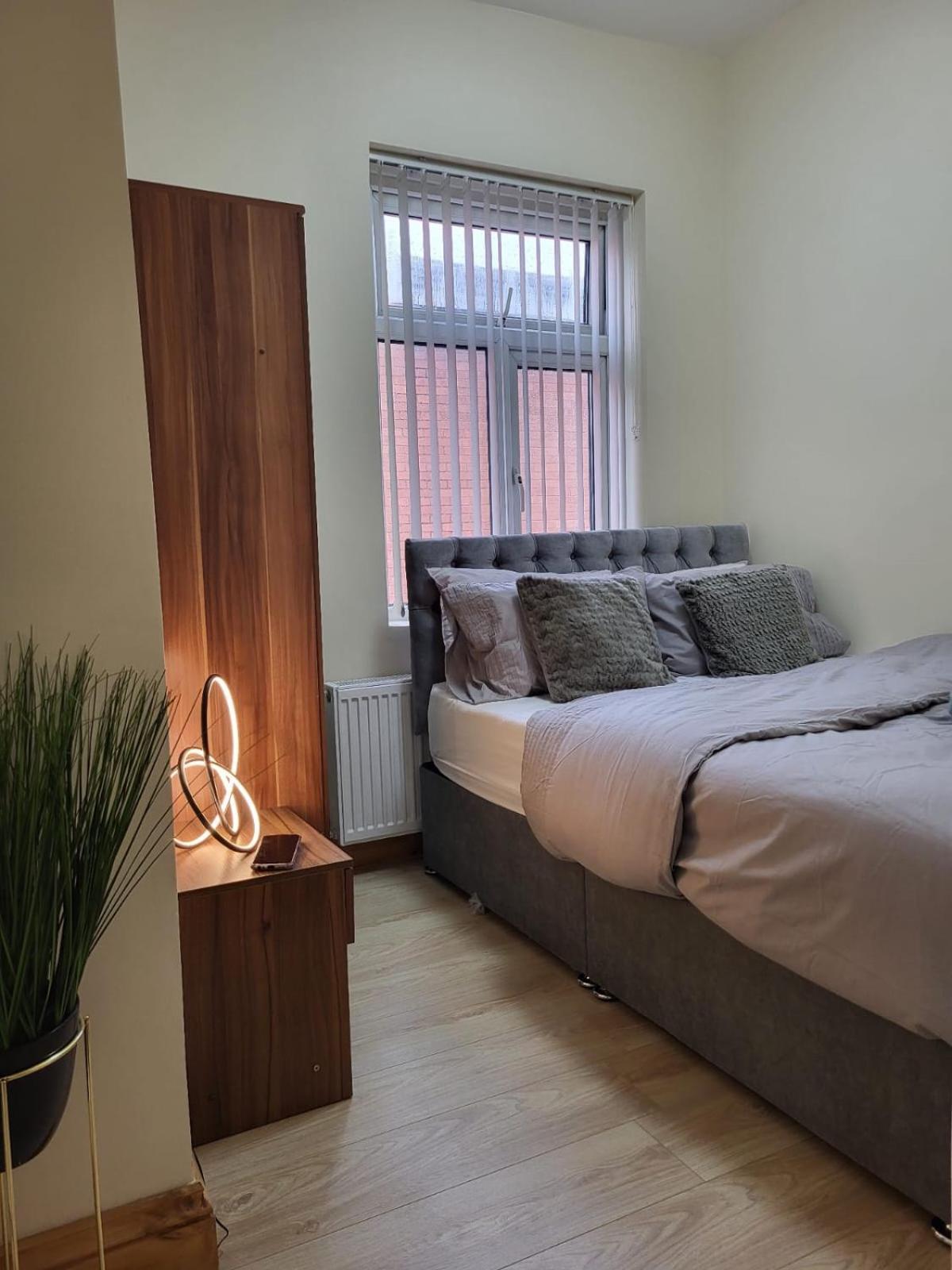 Rooms In Manchester 6 Minutes Drive To Victoria Station Exteriör bild