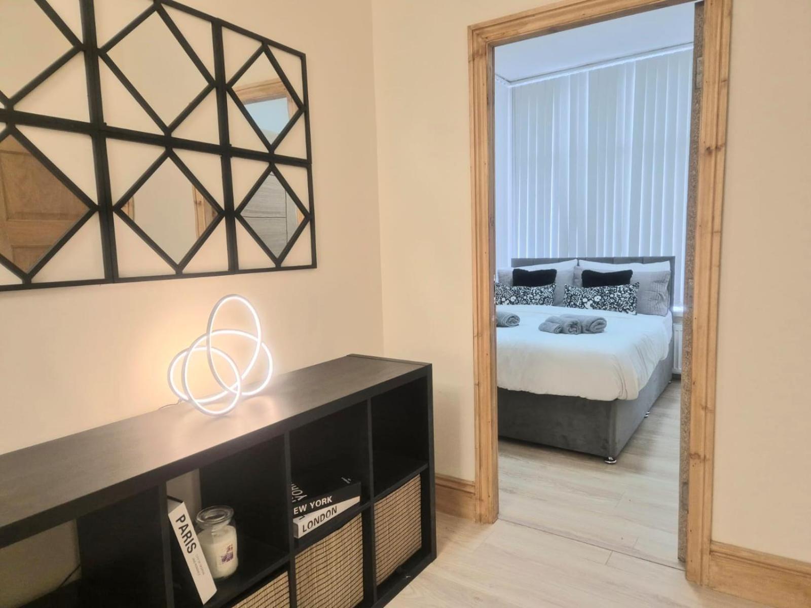 Rooms In Manchester 6 Minutes Drive To Victoria Station Exteriör bild