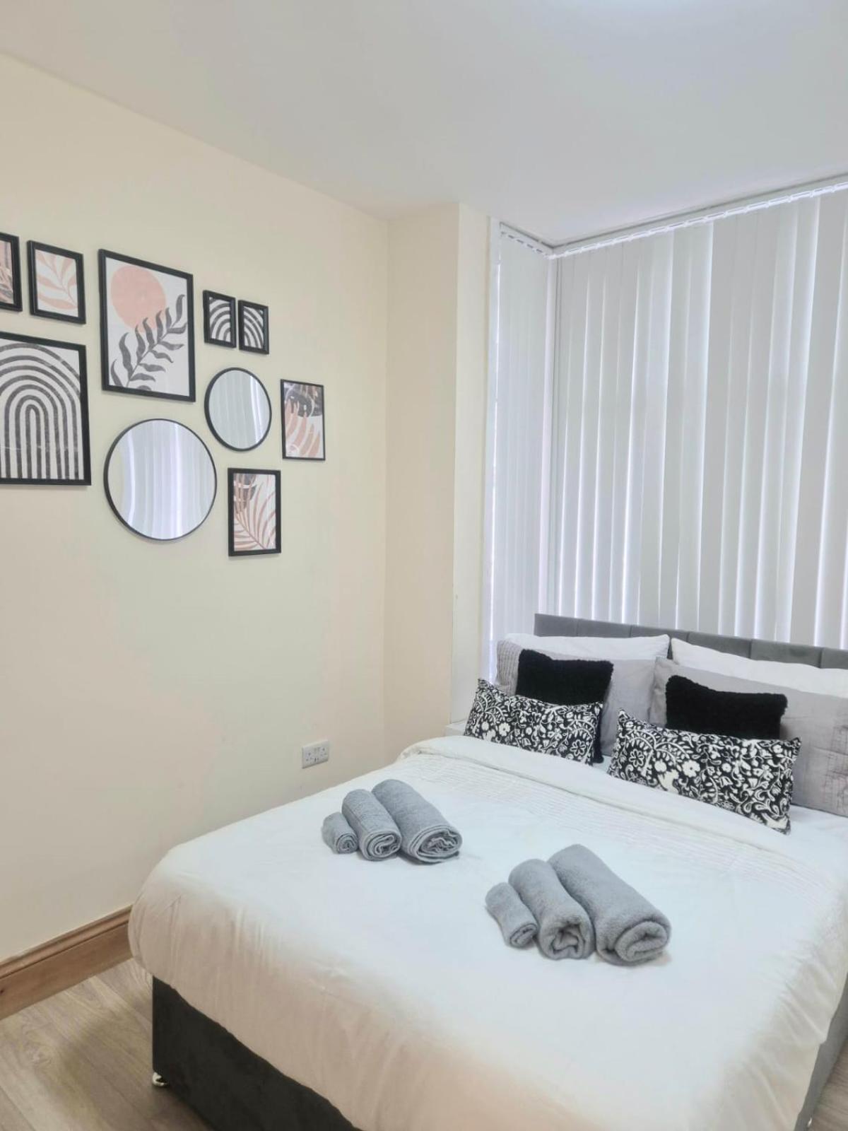 Rooms In Manchester 6 Minutes Drive To Victoria Station Exteriör bild
