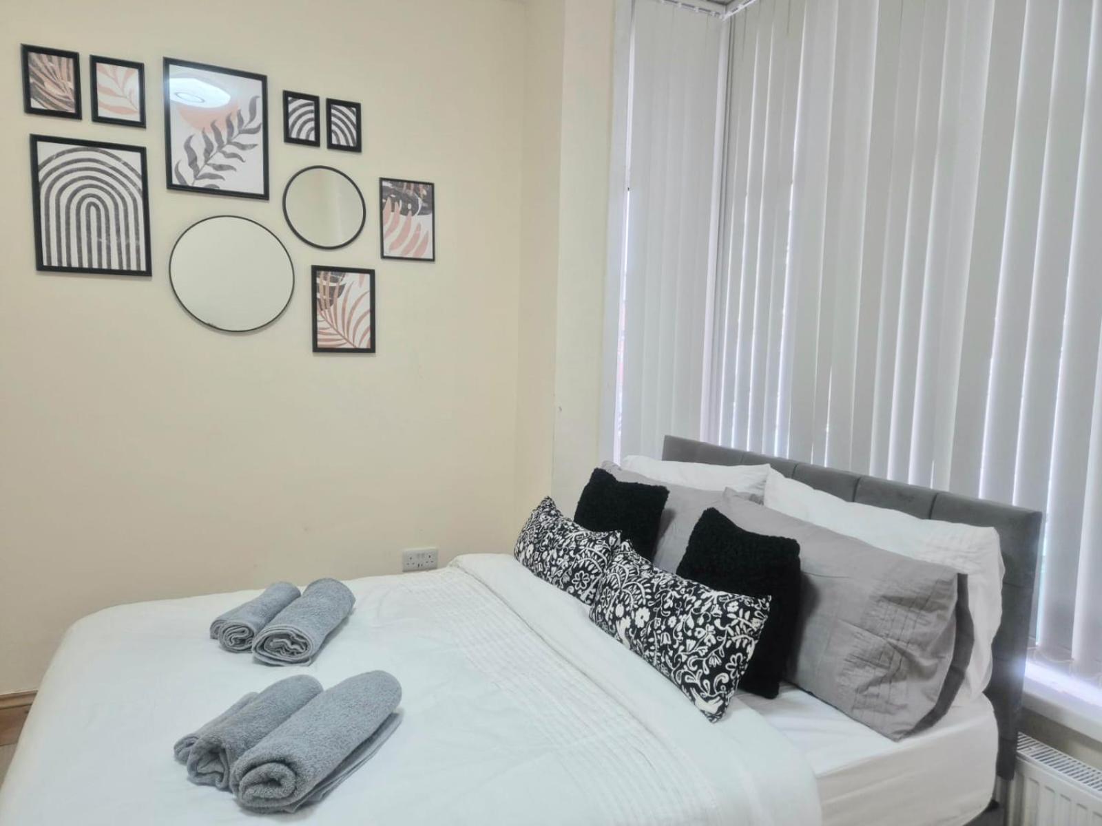 Rooms In Manchester 6 Minutes Drive To Victoria Station Exteriör bild